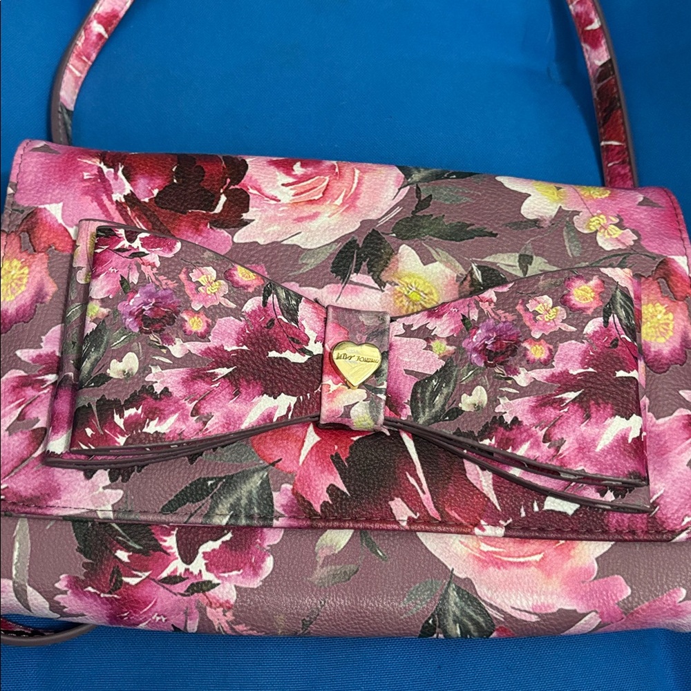 Betsey Johnson Shoulder And Crossbody Purse FloralDesign Adjustable Straps NWOTS - Picture 3 of 13